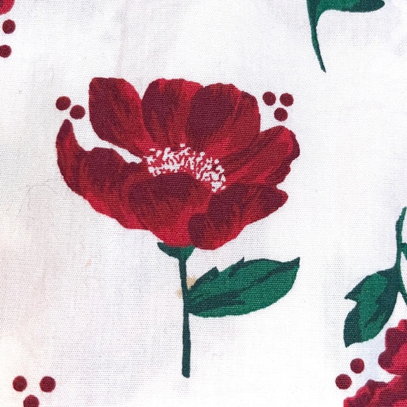 Crown & Ivy Kids top, 100% cotton,  white with bold red flowers, gold ribbon - Picture 11 of 13